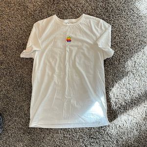 Apple t-shirt. Size m